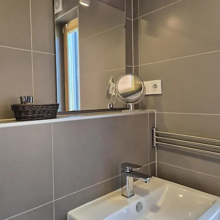 Modernes Tiny House Mit Naturblick 308